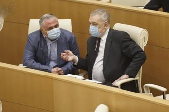 sakmaod-uxerxuli-situacia-Segveqmna-adamianis-mimarT-romelTanac-gvakavSirebs-megobroba-ganvlili-periodis-peripetiebi-ucbad-is-CvenTvis-gaugebar-pozicias-ikavebs