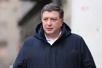 gigi-ugulava-policielebs-tyuilad-hgoniaT-rom-maTi-saStato-ganrigi-ar-gamoqveyndeba-Tqveni-Svilebi-sadarbazoebSi-naxaven-suraTebs
