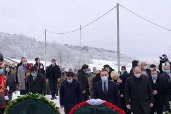 irakli-RaribaSvili-qeds-vixri-Cveni-daRupuli-gmirebis-winaSe-da-minda-didi-pativi-mivago-maT-xsovnas