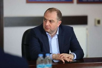 irakli-Ciqovani-mixeil-saakaSvili-Camoyalibda-komikur-figurad-romelic-cdilobs-Seqmnas-raRac-garemo-romelsac-aranairi-Sinaarsi-ar-aqvs