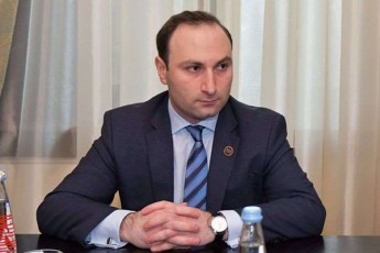 anri-oxanaSvili-erT-saRamos-vikribebiT-da-dialogze-vsaubrobT-da-diliT-pikets-awyoben---es-process-ar-waadgeba