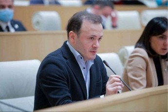 irakli-zarqua-ministris-mosmenas-formaluri-xasiaTi-hqonda-wina-reJimis-dros-roca-ori-gvamis-avtors-usmendnen-parlamentSi