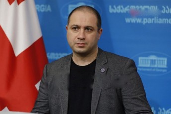 givi-miqanaZe-saknidan-gamosvlis-gasaRebi-melias-xelSia-process-mmarTveli-gundi-garedan-uyurebs