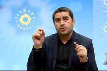 Salva-papuaSvils-TqmiT-umravlesobidan-wasuli-deputatebis-mier-mandatis-datovebiT-reitingTan-dakavSirebul-kiTxvebs-pasuxi-gaecema