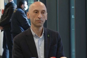 vaxtang-megreliSvili-orSabaTs-parlamentSi-misvlas-vapirebT-ubralod-gamarjobas-vetyviT-adamianebs-da-gavicnobT