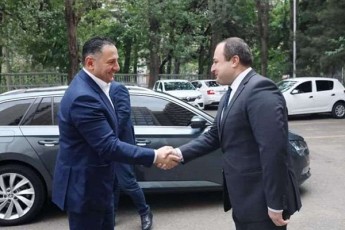 mamuka-mdinaraZe-Salva-bedoiZem-da-saqarTvelos-policiam-kidev-erTxel-daamtkices-rom-policieli-gmiria