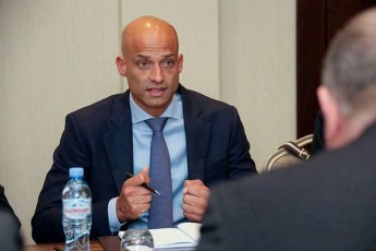 jeims-apaturai-saqarTveloSi-politikuri-SeTanxmeba-marTlac-kargi-ambavia