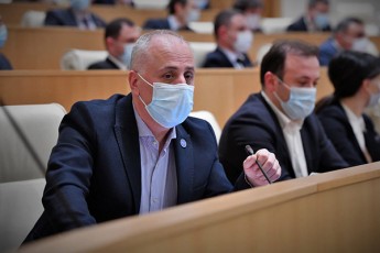 dimitri-xundaZe-gavxsnaT-restornebi-saflavze-avtexoT-Rvinis-sma-movawyoT-aqciebi-vlanZRoT-eqimebi-gavabiTuroT-vaqcina-aseT-SemTxvevaSi-met-saflavze-viqnebiT-misasvleli