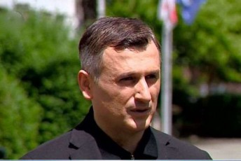 daviT-kirkitaZe-opoziciaze-droa-mTlianad-Caeban-saparlamento-saqmianobaSi-naxevar-nabijebiT-siarulis-dro-ar-aris