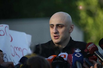 nika-melia-gadawyvetilebis-miRebis-procesSi-gamoikveTeba-Seva-Tu-ara-nacionaluri-moZraoba-parlamentSi
