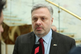 gia-baramiZe-mjera-am-ew-parlamentSi-arSesvliT-meti-mxardamWeri-gveyoleba