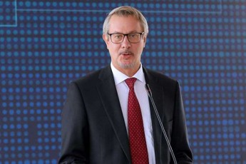 karl-harceli-velodebiT-nacmoZraobis-gadawyvetilebas-da-imedi-gvaqvs-rom-maT-vnaxavT-parlamentSi