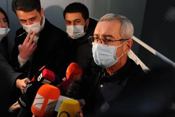 paata-imnaZe-ilon-masks-gauWeda-sistemam--vaqcinaciaze-yvelaferi-xdeba-teqnikaa-kompiuteri-uamravi-bazaa-erTmaneTTan-dakavSirebuli