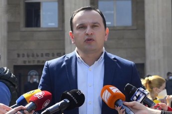 paata-manjgalaZe-vinaidan-axali-realobaa-da-parlamentSi-Semovida-garkveuli-jgufi-opoziciuri-partiebis-arsebuli-kvotebis-gadanawileba-moxda