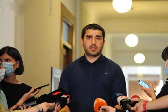 evrokavSiris-ofisis-misamarTi-yvelam-icis-moaweron-xeli-SeTanxmebas-da-Semdeg-gaxdebian-nawili-im-demokratiuli-procesis-da-reformebis-romelic-parlamentSi-mimdinareobs
