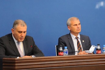 prezidenti-da-prezidentis-instituti-ar-unda-iyos-mxolod-fostalionis-rolSi-unda-hqondes-piradi-pasuxismgebloba-mis-mier-wardgenil-cesko-s-profesiuli-wevrebis-siaze