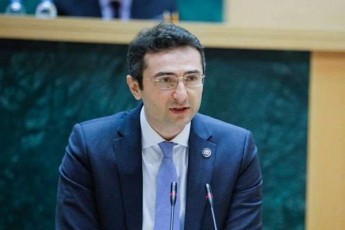 kaxa-kuWavam-ganmarta-Tu-ratom-datova-arCil-TalakvaZem-parlamentis-Tavmjdomaris-Tanamdeboba