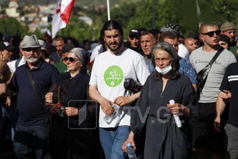 ar-arsebobs-adgili-sadac-nagebobis-Cadgma-ar-SeiZleba----islandiaSi-vulkanebze-aSeneben-iaponiaSi-seismurad-aqtiur-regionebSi-rionze-8-kaSxali-gvaqvs