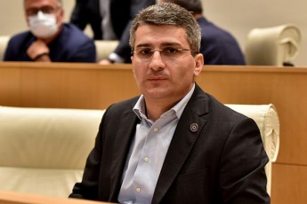 mamuka-mdinaraZe-Salva-SavguliZes-ver-warmomidgenia-Tu-Tqven-rameSi-ar-gWirdebaT-diskriminaciis-aseTi-ganmarteba-gaakeToT-iuristma