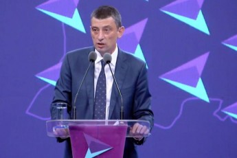 giorgi-gaxaria--simarTlis-Zala-mdgomareobs-imaSi-rom-Cven-ar-unda-vicxovroT-iluziaSi