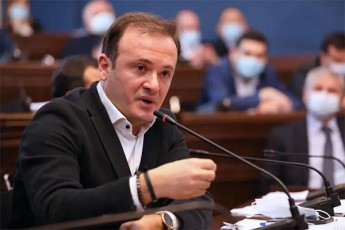 giorgi-vaSaZem-da-irakli-zarquam-erTmaneTs-klouni-da-masxara-uwodes