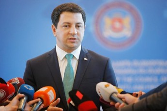 arCil-TalakvaZe-gaxarias-partiaze-vfiqrob-sazogadoebas-unda-hqondes-informacia-Tu-vin-afinansebs-TiToeul-partias