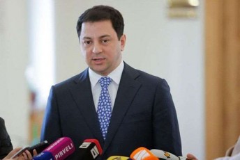 arCil-TalakvaZe-darwmunebuli-var-sapatriarqos-araferi-aqvs-dasamali-miT-umetes-maSin-rodesac-sakiTxi-bavSvebze-mzrunvelobas-exeba