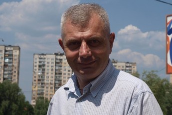 zaal-anjafariZe-ra-simboluria-aSS-s-saxmdivnis-TanaSemwe-enjeoebs-Sexvda-vinotelSi-sadac-vladimer-pozneri-stumrobda-Tavis-amaliT