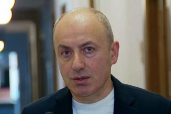 guram-maWaraSvili-samarTlebrivi-principi-arsebobs-rom-dafinanseba-ar-unda-miiRo-im-xalxisgan-romlis-mier-moniWebul-mandatsac-parlamentSi-ar-iyeneb