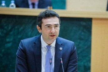 kaxa-kuWava-nacmoZraobas-kargia-parlamentSi-rom-SemoxvediT-muSaoba-daiwyeT-Tumca-aseve-aucileblad-vTvli-xeli-moaweroT-Sarl-miSelis-dokuments
