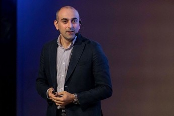aleqsandre-raqviaSvili-acxadebs-rom-partiebisTvis-sabiujeto-dafinansebis-gauqmebis-momxrea-magram-qarTuli-ocnebis-momzadebul-kanonproeqts-mxars-ar-dauWers