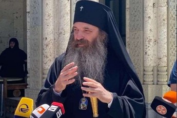 adamianebs-aseT-dawesebulebebSi-ki-ara-parlamentSi-ar-hyofniT-nervebi-erTmaneTs-scemen-ra-gasakviria-ufrosma-Ronierma-sityviT-Tu-ver-gaagebina-pataras-Zala-gamoiyenos