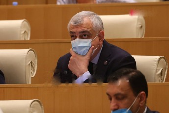 mamuka-xazaraZe-rogorc-ki-Senobis-struqturaSi-qalaqis-ZarRvebs-ngrevas-vuwyebT-maSin-nu-gagvikvirdeba-ratom-ar-vgavarT-parizs-barselonas