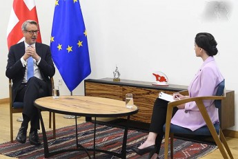 karl-harceli-giorgi-gaxariaze-es-partia-da-misi-lideri-yvela-mxridan-ukve-sakmaod-mkacri-polarizebuli-komentarebis-obieqtebi-gaxdnen