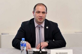 givi-miqanaZe-ivlisis-TveSi--parlaments-da-ra-Tqma-unda-sazogadoebas-warvudgenT-parlamentis-droebiTi-sagamoZiebo-komisiis-daskvnas