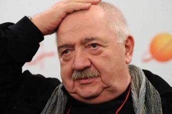 robert-sturua-ratom-gaqvT-Cvenze-aseTi-aRgzneba-roca-rusuli-Teatrebi-rom-Camodian-taSiT-xvdebiT---xelovnebas-sazRvari-ar-aqvs-mivdivar-xelovnebis-saCveneblad