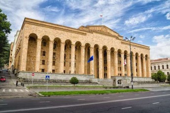 parlamentma-sazogadoebrivi-janmrTelobis-Sesaxeb-saqarTvelos-kanonSi-cvlilebis-Setanis-Taobaze-kanonproeqti-miiRo