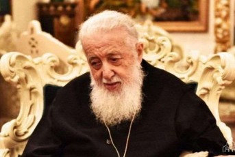 ilia-meore-ruseTis-patriarqs-mogmarTavT-TxovniT-uSuamdgomloT-zaza-gaxelaZes-raTa-igi-patimrobidan-gaaTavisuflon-da-ojaxs-daubrundes