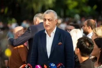 mamuka-xazaraZe-viRacam-ise-gaigo-rom-dRes-vapirebdiT-parlamentidan-gasvlas-ara-batonebo-Tqven-marto-ar-dagtovebT