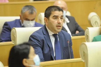 ra-midgomaa-kaci-kaci-wamoZaxeba---me-var-Savgvremani-qiziyeli-kaci-marto-Savgvremanebs-qiziyelebs-da-kacebs-warmovadgen---qalebsac-warmovadgen-warmovadgen-yvelas