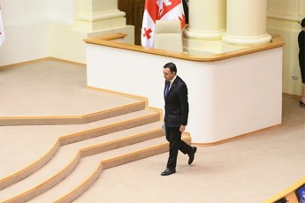 irakli-RaribaSvili-ew-jipebis-problema-da-gadmonaSTi-romelic-ar-Seesabameboda-Cvens-realobas-ukve-mogvarebulia-da-ministrebi-parlamentarebi-msubuqi-avtomanqanebiT-dadian