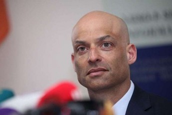 jeims-apaturai-aramarto-miyvars-xaWapuri-da-WaWa-aramed-TviTon-vakeTeb-xaWapurs-nel-nela-cota-qarTvelic-vxdebi