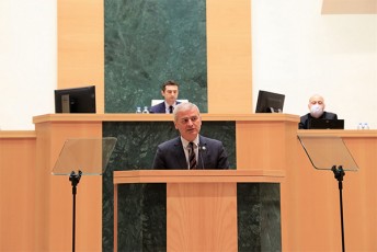 imedi-maqvs-rom-es-iqneba-parlamentSi-bolo-mcdeloba-rom-rusuli-himniT-da-rusuli-provokaciis-Sedegebis-implementaciiT-moxdes-saqarTvelos-politikuri-cxovrebis-dRis-wesrigis-gansazRvra