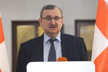 roman-gociriZe-keTili-inebos-prezidentma-5-ivliss-mivides-praidze-gaikeTos-cisartyelas-feris-Sarfi-mokidos-xeli-pirad-moZRvars-da-aCvenos-moqalaqeobrivi-TviTSegneba