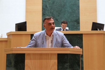 zaal-udumaSvili-ase-gagrZeleba-ar-SeiZleba-es-unda-Seicvalos---oRond-es-Seicvleba-ara-ise-rogorc-Tqven-gsurT-aramed-ise-rogorc-surs-saqarTvelos-mosaxleobas