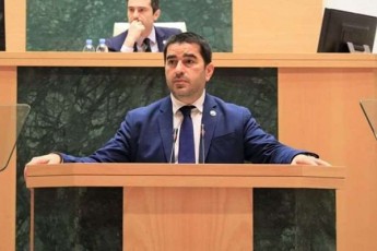 Salva-papuaSvili-parlamentSi-ar-Semosvla-da-mandatis-ar-gamoyeneba-demokratiisTvis-Ziris-gamoTxraa