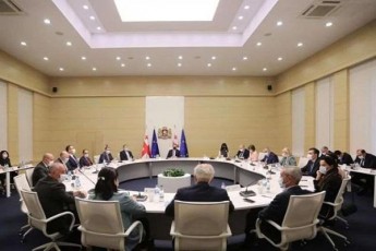 premier-ministrma-Sesabamis-uwyebebs-daavala-rom-uaxloes-dReebSi-masobrivi-vaqcinaciis-centrebi-srul-mzadyofnaSi-iyos