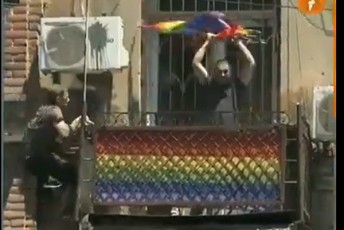 aqciis-monawileebi-Tbilisi-praidis-ofisSi-SeiWrnen-da-aivnidan-gadmofenili-lgbtq-droSa-Camoxies-video