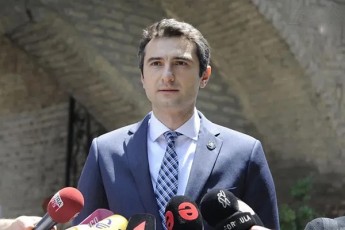 kaxa-kuWava-10-10-kaci-rom-erTs-dasdevda-amas-kacoba-hqvia-an-vaJkacobaSi-Tvlian-an-visi-saxeliT-akeTeben-amas