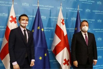 kaxa-kuWava-samezoblo-politikisa-da-gafarToebis-sakiTxebSi-evrokomisars-Sexvda